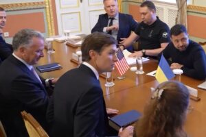 Peace in Ukraine, the “Trump plan” slows down but Moscow raises the bar: “Germany has declared war on us”