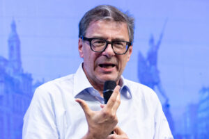 5% flat tax for salary increases for young workers: Giorgetti’s idea for the “last” maneuver