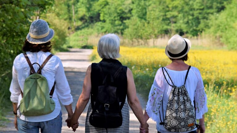 Born to treat tumors but it can revolutionize menopause: the "two in one" molecule that protects bones and helps you lose weight