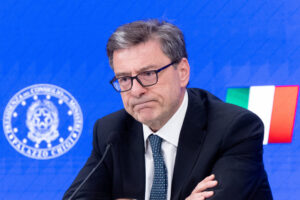 Giorgetti: “It’s up to entrepreneurs to increase salaries, I’m a pragmatic sovereignist. Ready for the storm coming to the markets”