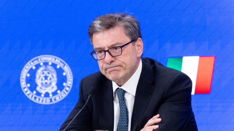 Giorgetti: "It's up to entrepreneurs to increase salaries, I'm a pragmatic sovereignist. Ready for the storm coming to the markets"
