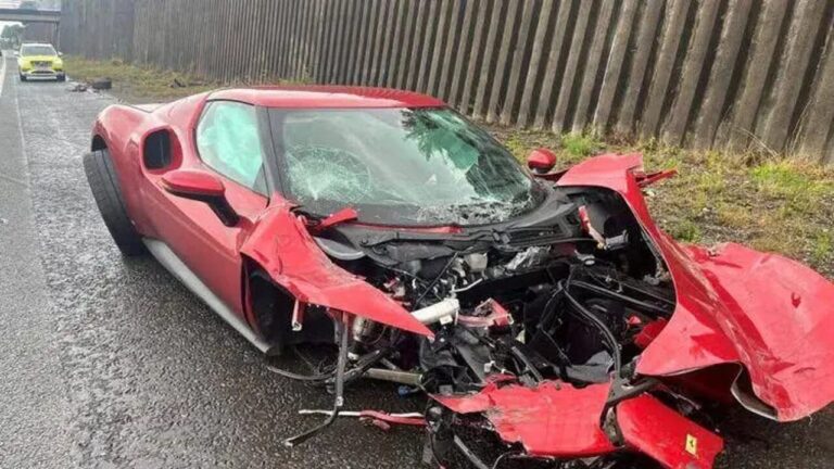 He skids with the 300 thousand euro Ferrari and crashes, the Manchester police comment on the accident with irony