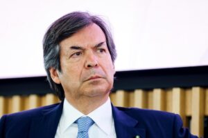 Intesa Sanpaolo, meeting approves the capital increase for the takeover bid on MPS