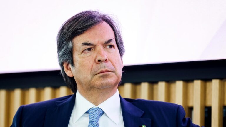 Intesa Sanpaolo, meeting approves the capital increase for the takeover bid on MPS