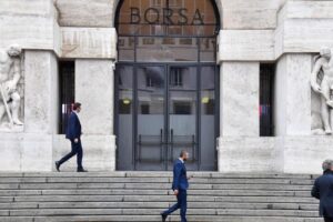 One million euros, plus bonuses: how much the directors of companies listed on the stock exchange earn