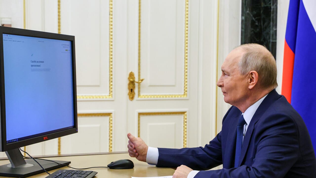 Putin's party wins the elections in Russia by a landslide: a story of announced success and muzzled opponents