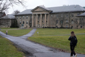 “Raped and without justice”, a former student reopens the investigation into the gang rape at the university