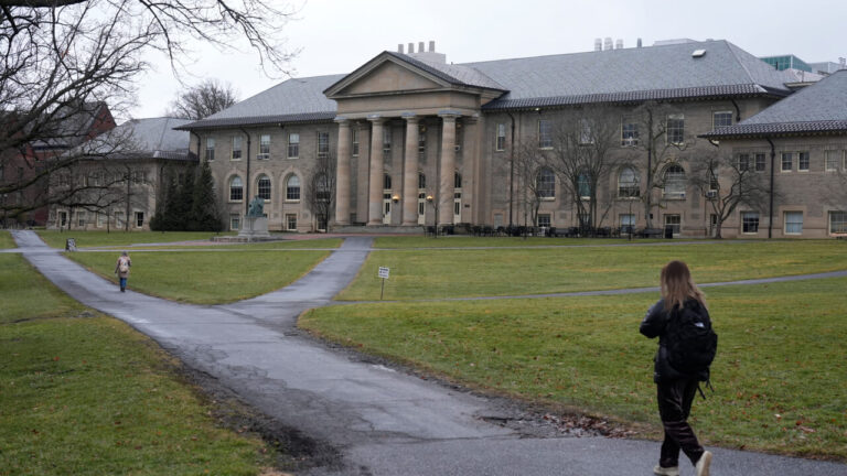 "Raped and without justice", a former student reopens the investigation into the gang rape at the university