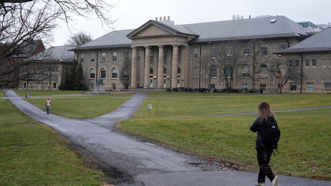 "Raped and without justice", a former student reopens the investigation into the gang rape at the university
