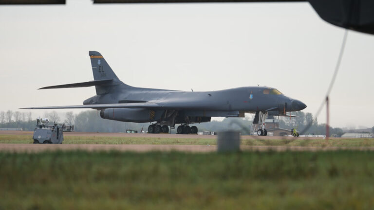 The mystery of the plan to attack the US military base in Great Britain: five arrests and the shadow of Iran