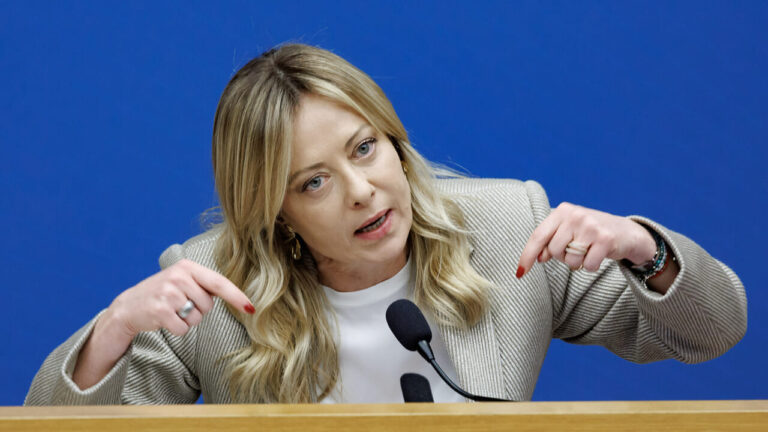 The severance pay is safe, Meloni denies the sting and attacks: "They are politicians from the Democratic Party and they haven't even read the provision"