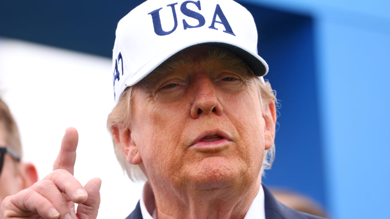 Trump against the big names in artificial intelligence: "No slowdown. Whoever wins this challenge wins everything"
