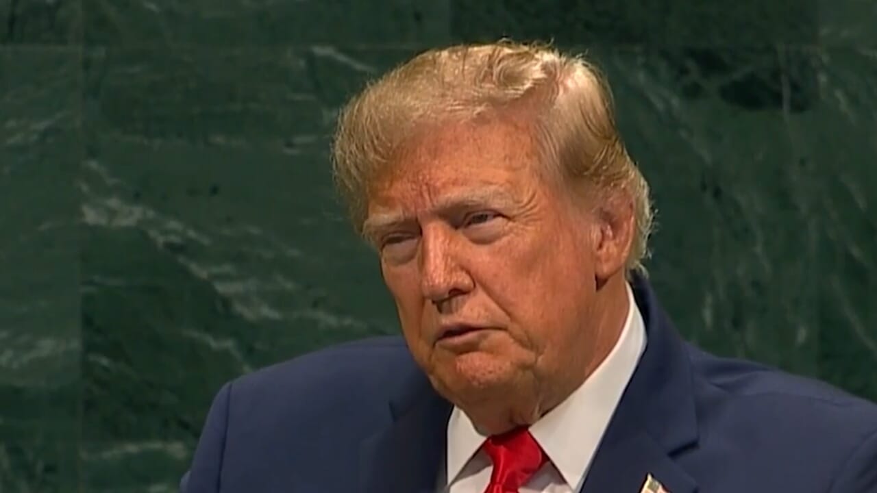 Trump between self-sanctification and threats: "I solve wars. Iran? Either the agreement or I destroy them"