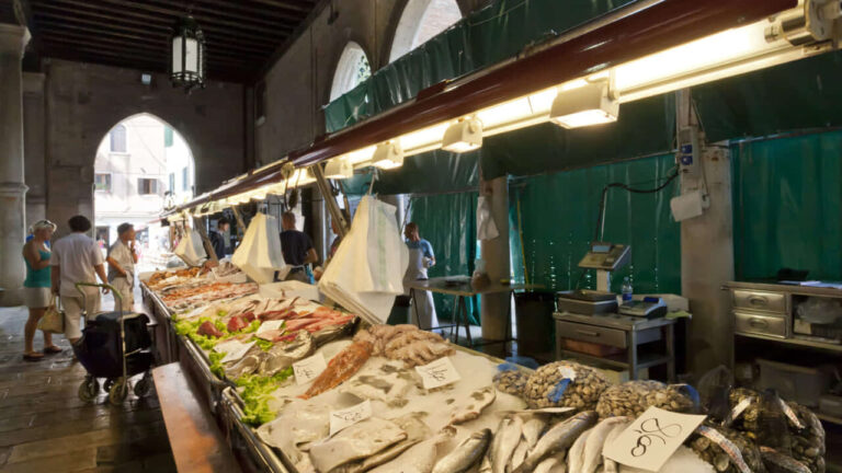 When to buy fish to save money: the best days and those to avoid