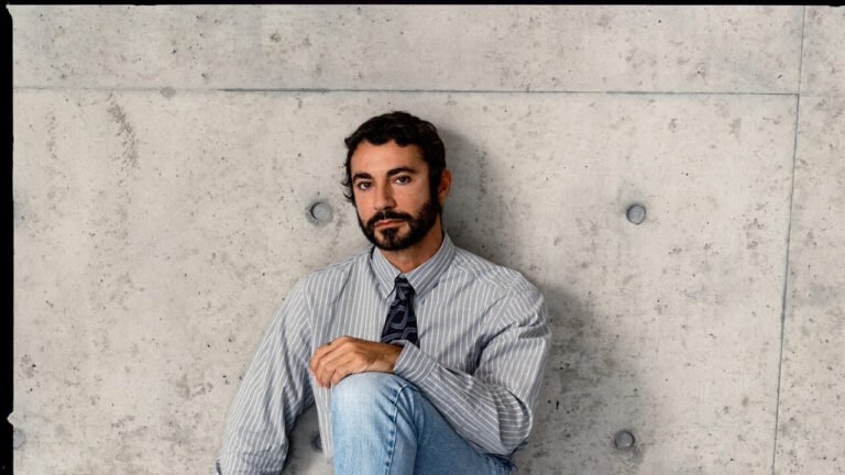 Who is Dario Vitale, new creative director of Emporio Armani: ex Versace and Prada, he is the first appointment 'outside' the family