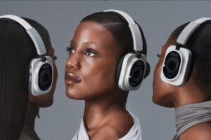Nothing Headphone (1) Pros: Advanced and complete high-end headphones