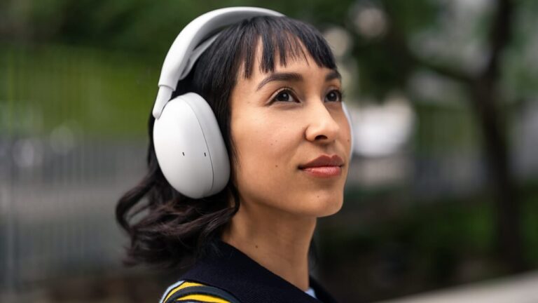 Logitech Zone Vibe Pro: headphones designed to accompany you from work to play