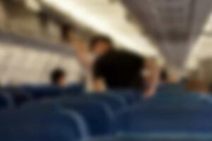 Strange smell on board and severe headaches among staff and passengers: the plane turns back after take-off
