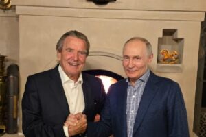 Putin’s birthday, former German Chancellor Schroeder appears in Moscow for the party. Merz: “Deeply outraged”