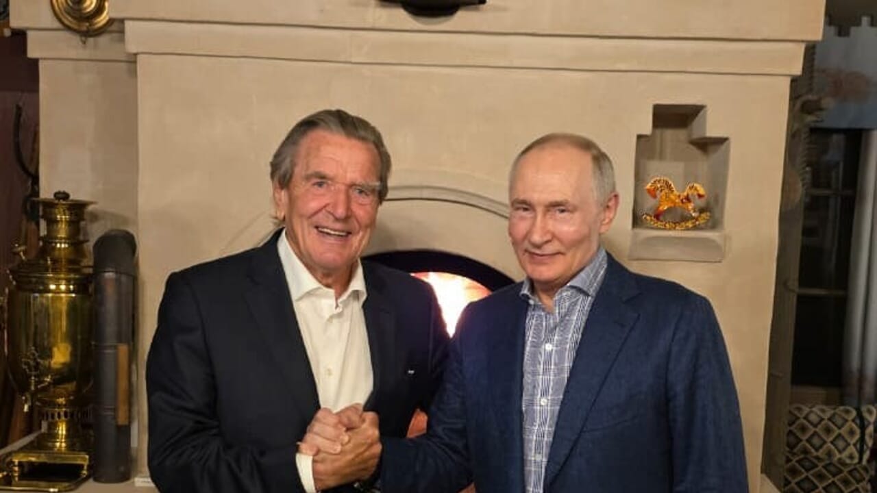 Putin's birthday, former German Chancellor Schroeder appears in Moscow for the party. Merz: "Deeply outraged"