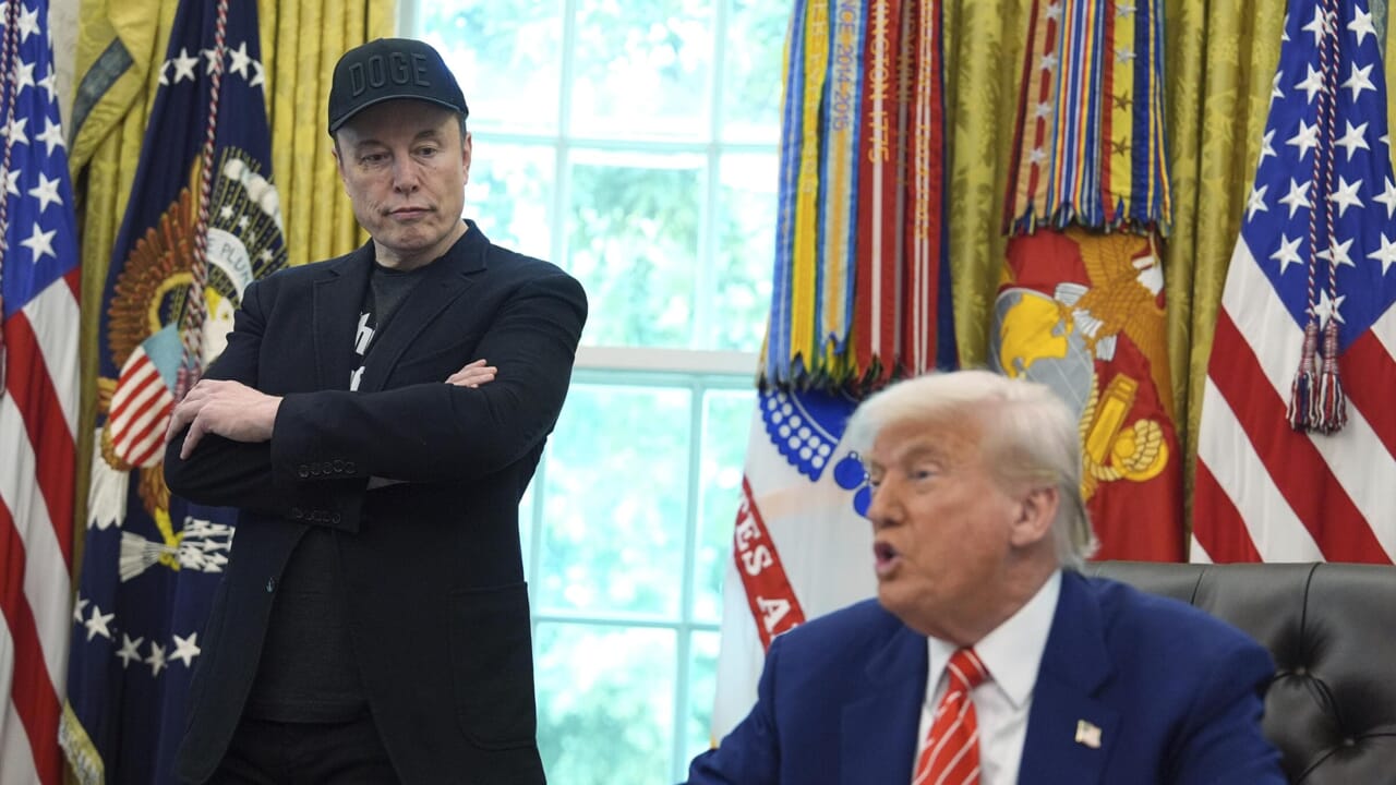 Musk dumps Zelensky: "It's time for him to go." But he blames the White House for the Starlink case
