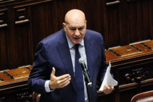 Crosetto: “Putin will not stop at Ukraine, we are preparing for madness”
