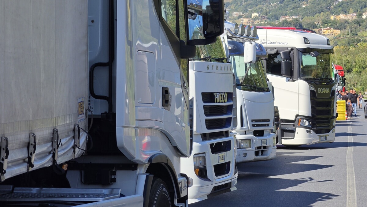 Calabria Lapresse hauliers protest Trucks protest against high fuel prices in Calabria