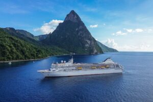 They pay up to 360 thousand euros for an “endless cruise”, but the ship dumps everyone in Cambodia