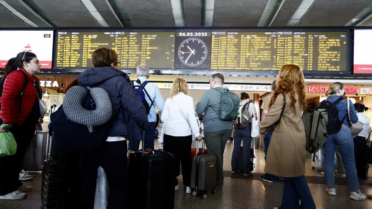 In November a string of strikes, including a general one. Public transport, trains, planes: the sectors that stop and the dates