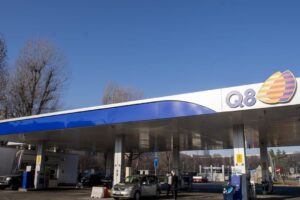 Also Q8, after Eni, confirms the price cap for petrol and diesel until the end of the year: how to find the best price near home