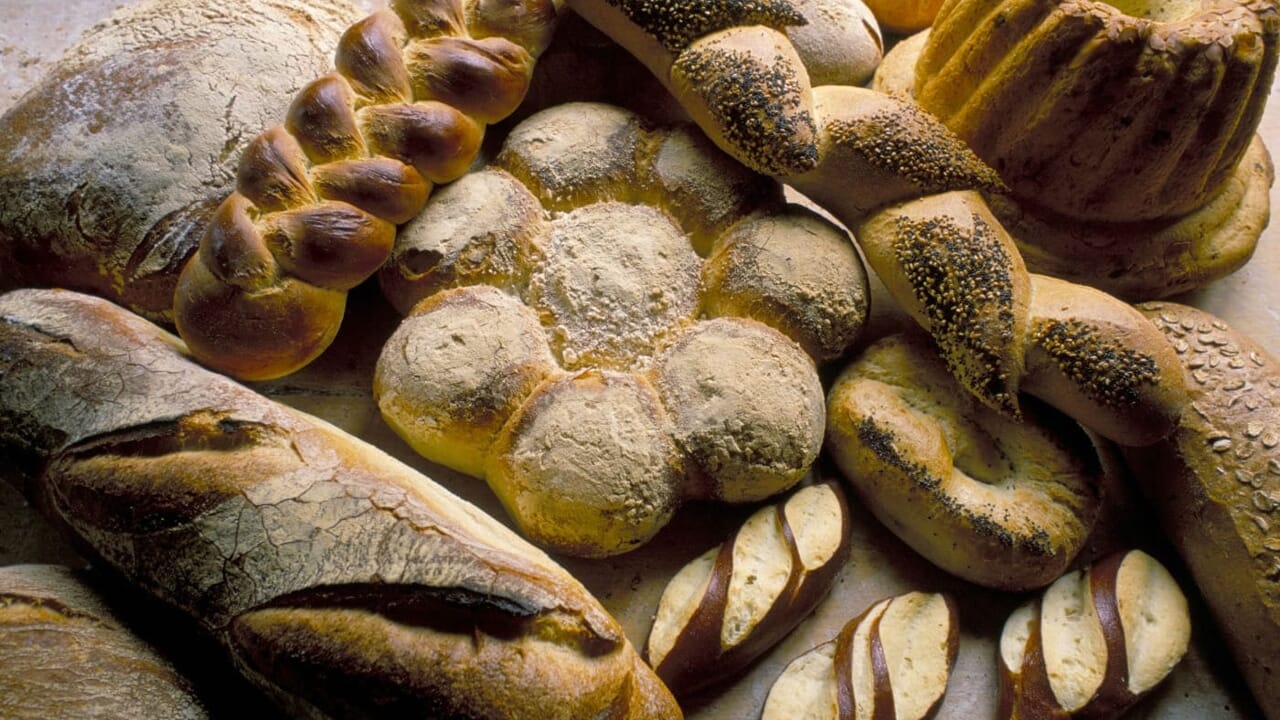 Bread, what's really in what we buy: the baker's warning and tricks for keeping it longer