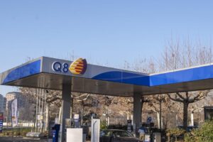 Domino effect on petrol and diesel, Q8 also lowers prices: “We welcome the government’s invitation”