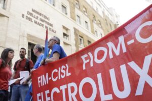 Electrolux, layoffs withdrawn: 3-year plan with 1,250 voluntary exits