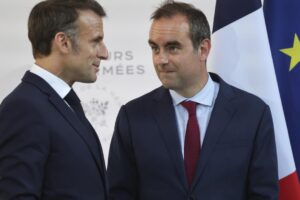 First the unrest, then the slap from the markets: French government bonds soar to 5%