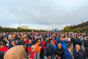 Former Ilva, strikes and marches from Taranto to Genoa: “We don’t want to live on redundancy payments”. Because the steel industry is shutting down in Italy