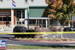 He enters an elementary school in Oregon and shoots wildly: three children and a teacher are dead. Killer killed by a passer-by