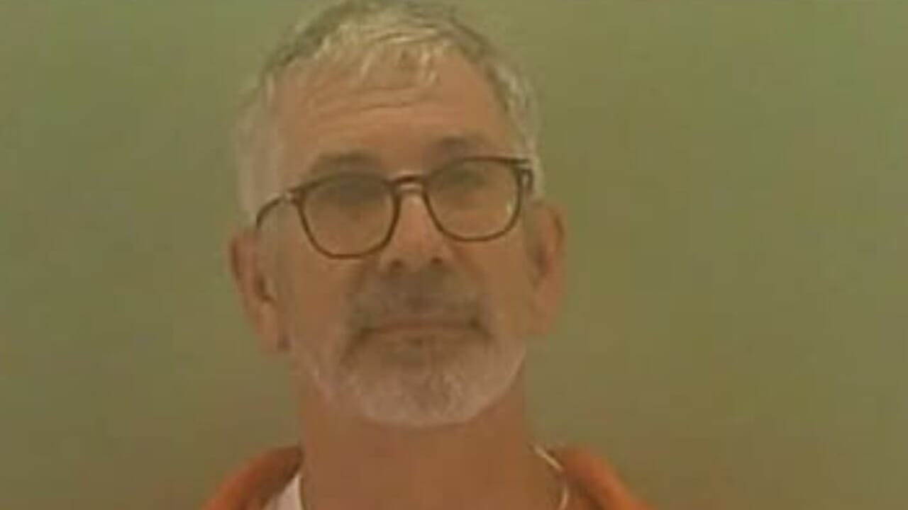 He ties up his wife and locks her in the basement: "I wanted to watch the game in peace"
