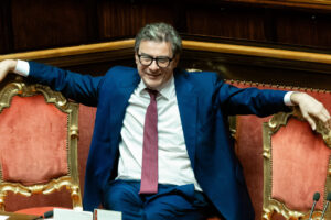 Irpef cut at risk, bills, salaries and weapons: what’s in the government’s latest maneuver. Giorgetti: “We won, but clouds on the horizon”