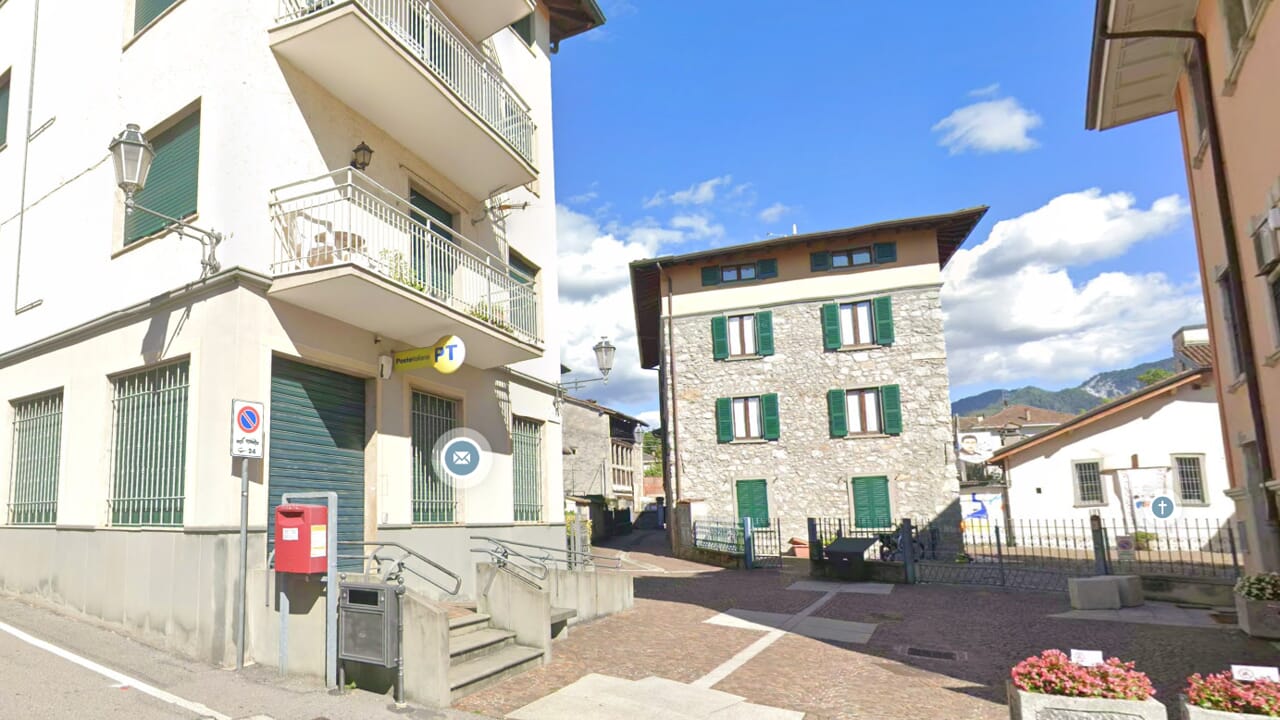 Postmaster makes 500 thousand euros disappear from clients' accounts, it was her life savings: fired
