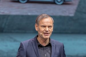 Salaries blocked until 2030, 100 thousand redundancies, stop to overtime: Volkswagen’s plan to survive