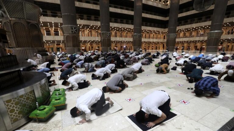 Saudi Arabia executed a man and a woman for "lewd acts" in a mosque