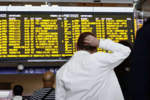 Strikes, two Black Fridays between October and November: trains, planes, buses and public services stop. All dates