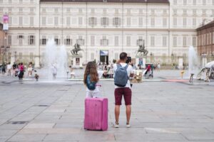 The rental revolution with Airbnb: how prices change with the single commission paid by the host