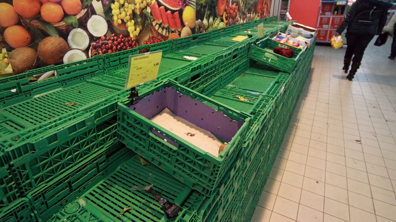 The truck protest leaves fuel stations dry and supermarkets empty, but it's only the beginning: what's happening