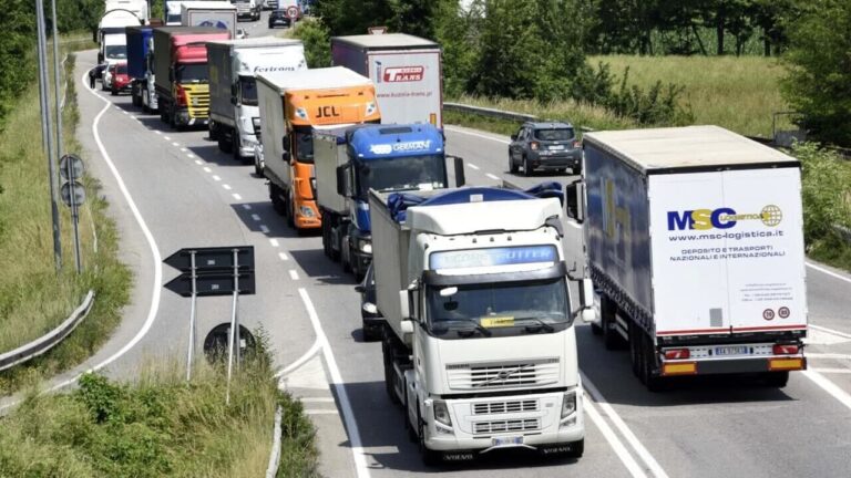 Truck drivers who stop for 5 days against the price of diesel
