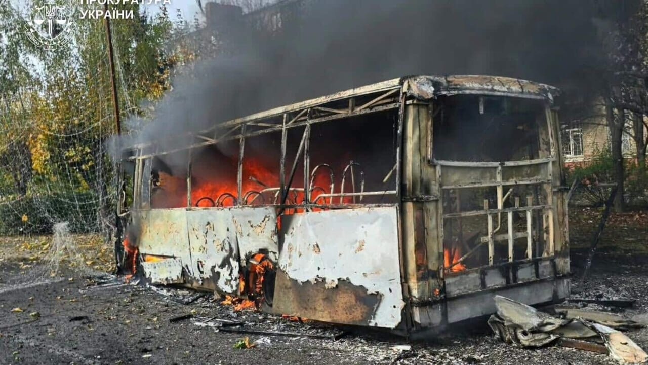 Ukraine, Russian raid on a bus in Kramatorsk: at least 30 dead