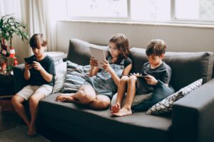 Using a smartphone before the age of 13 increases the risk of eating disorders