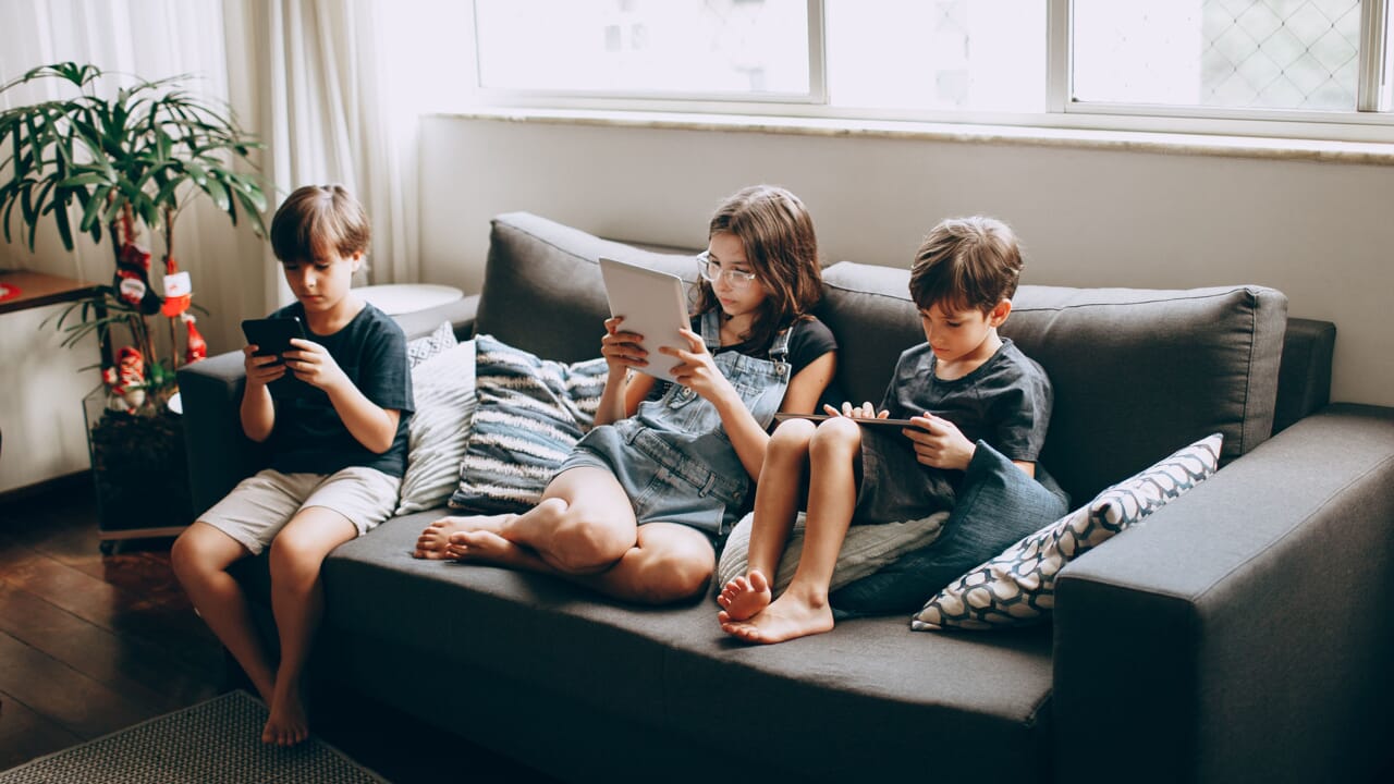 Using a smartphone before the age of 13 increases the risk of eating disorders