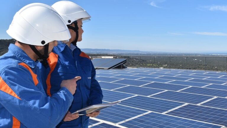 When the photovoltaic system is turned off and even the energy produced on your roof is lost